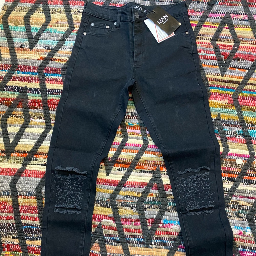 New Black men’s ripped skinny Jean w/zippered leg